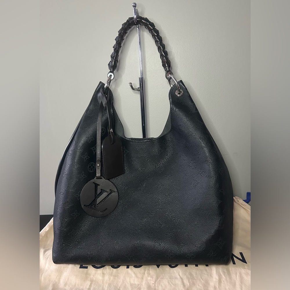 **SOLD**LOUIS VUITTON CARMEL MAHINA ** authenticated**